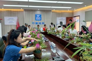 徐静雨：克莱9分钟21分放眼历史都是断档级的板凳爆炸力 降维打击